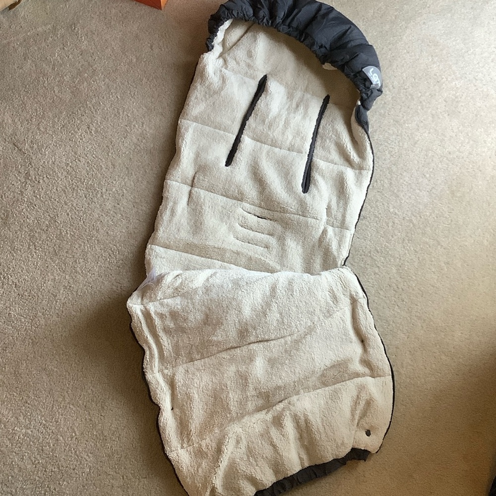 Cozy charcoal grey Stroller Footmuff NWOT - Picture 10 of 10